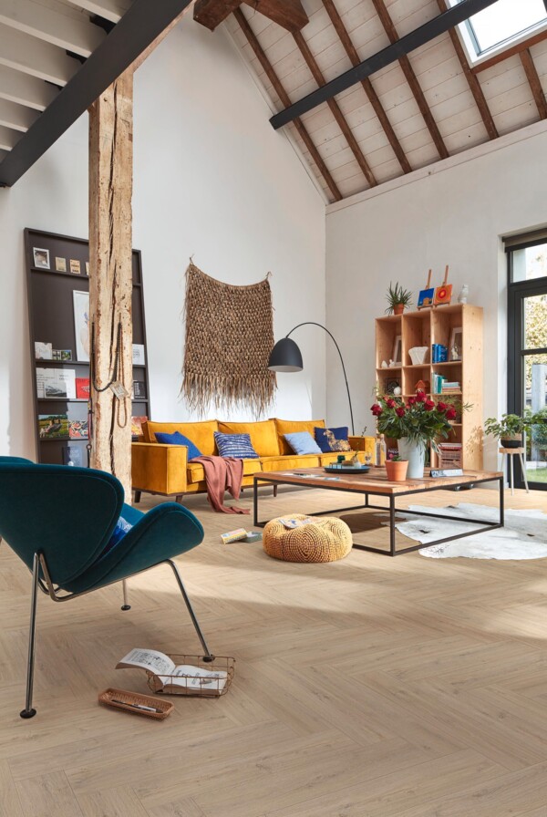 Ламинат Meister LS 350 Дуб Сэнд Клиф Sand cliff oak 600001-0840168-07122 венгерская елка 840×168×10 фото в интерьере